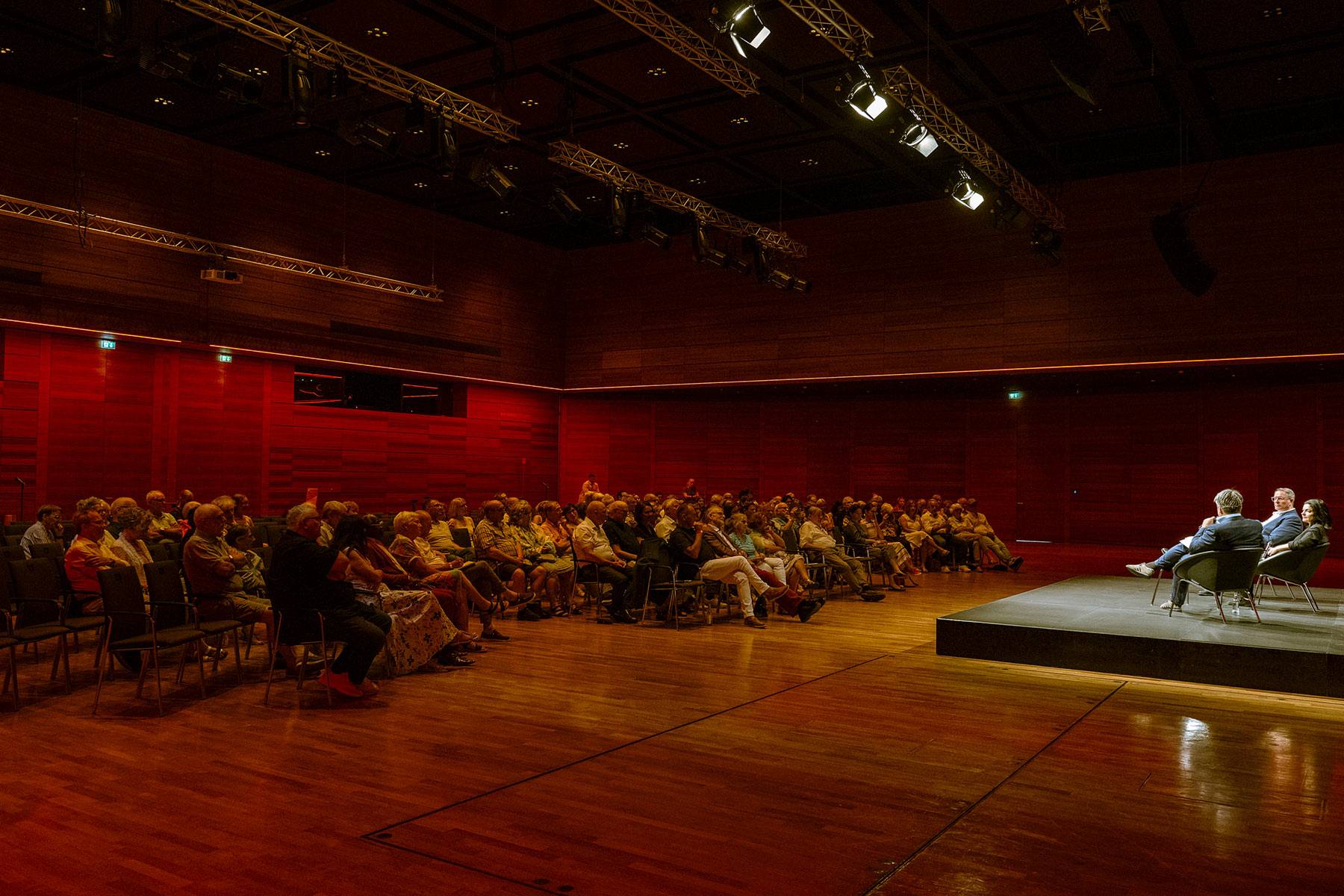 Nibelungen Festspiele See aus Asche