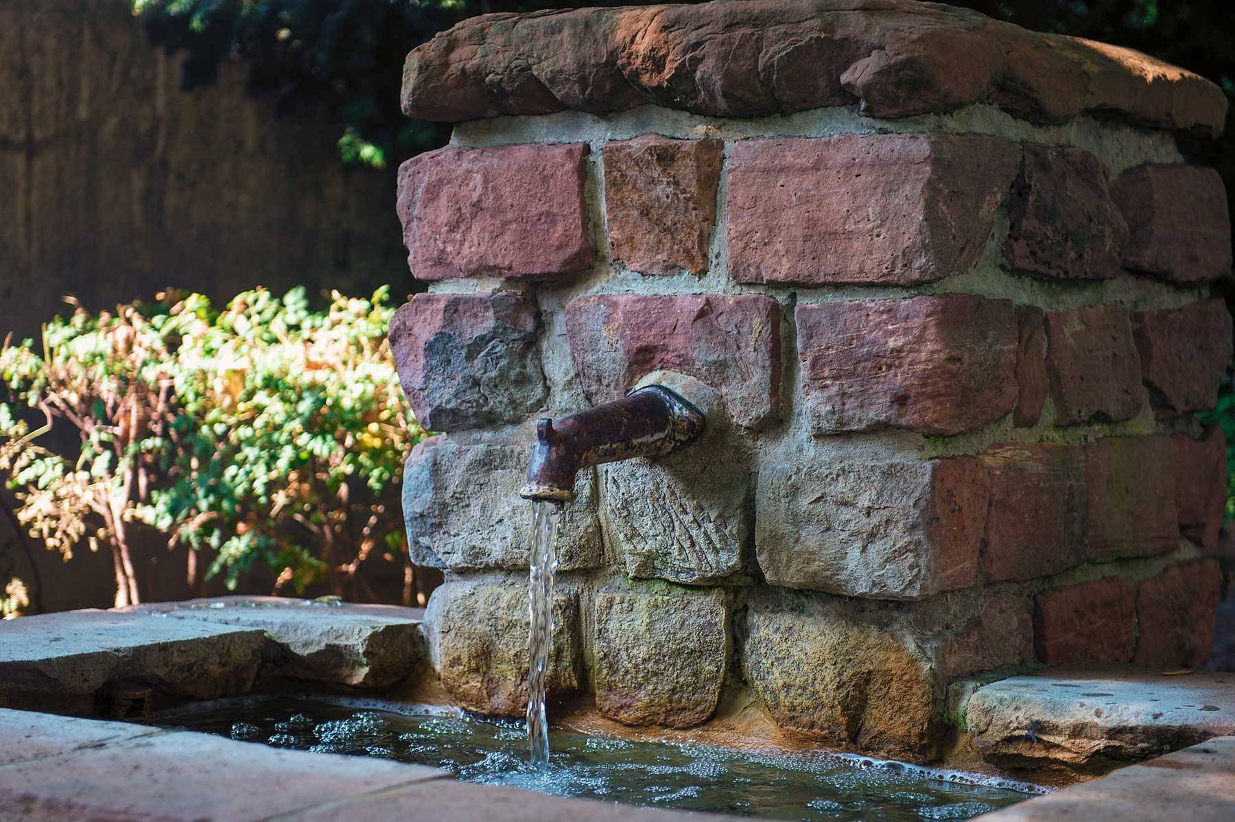 Wasserspiele und Brunnen für das Leben