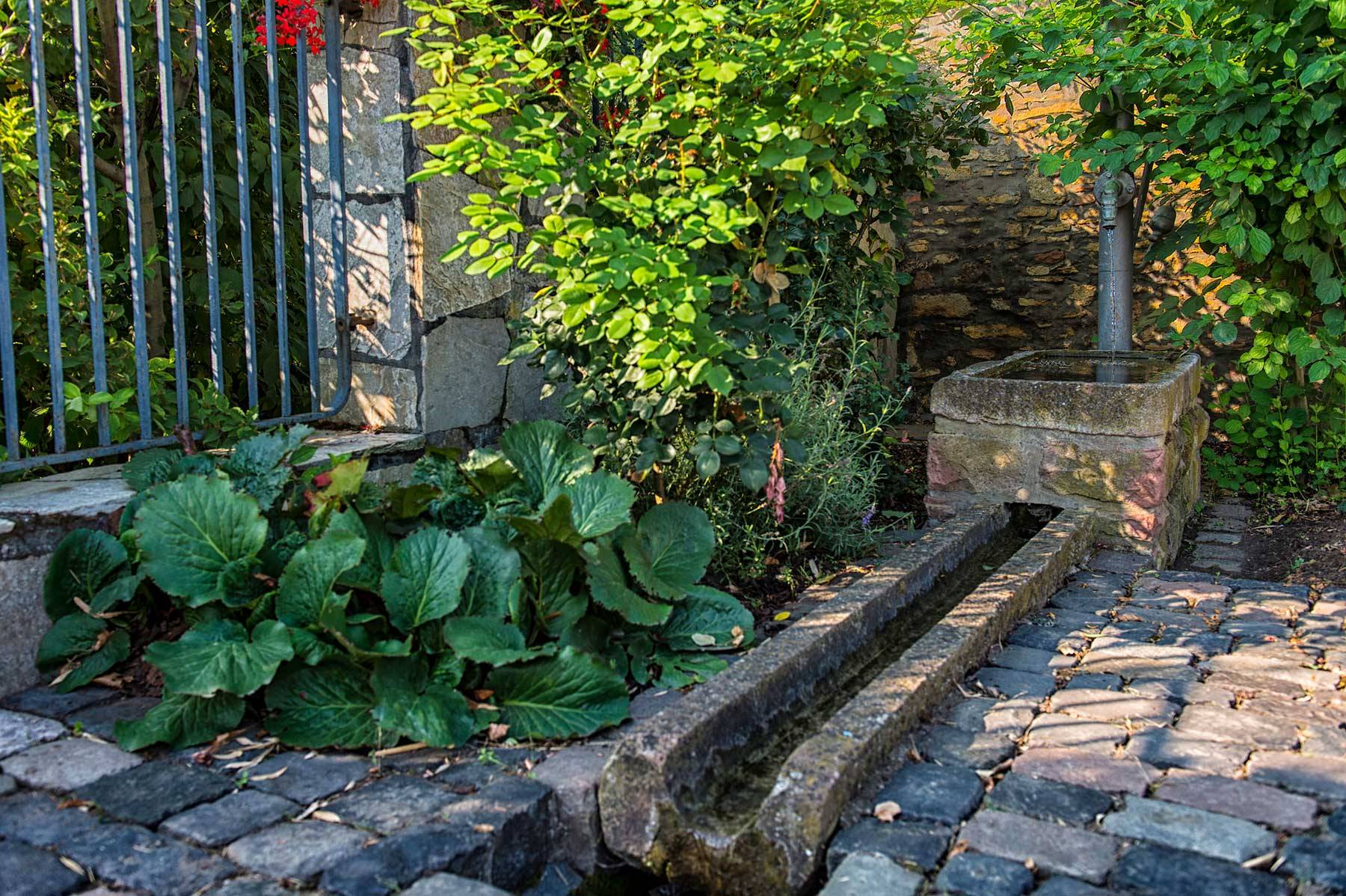 Wasserspiele und Brunnen für das Leben