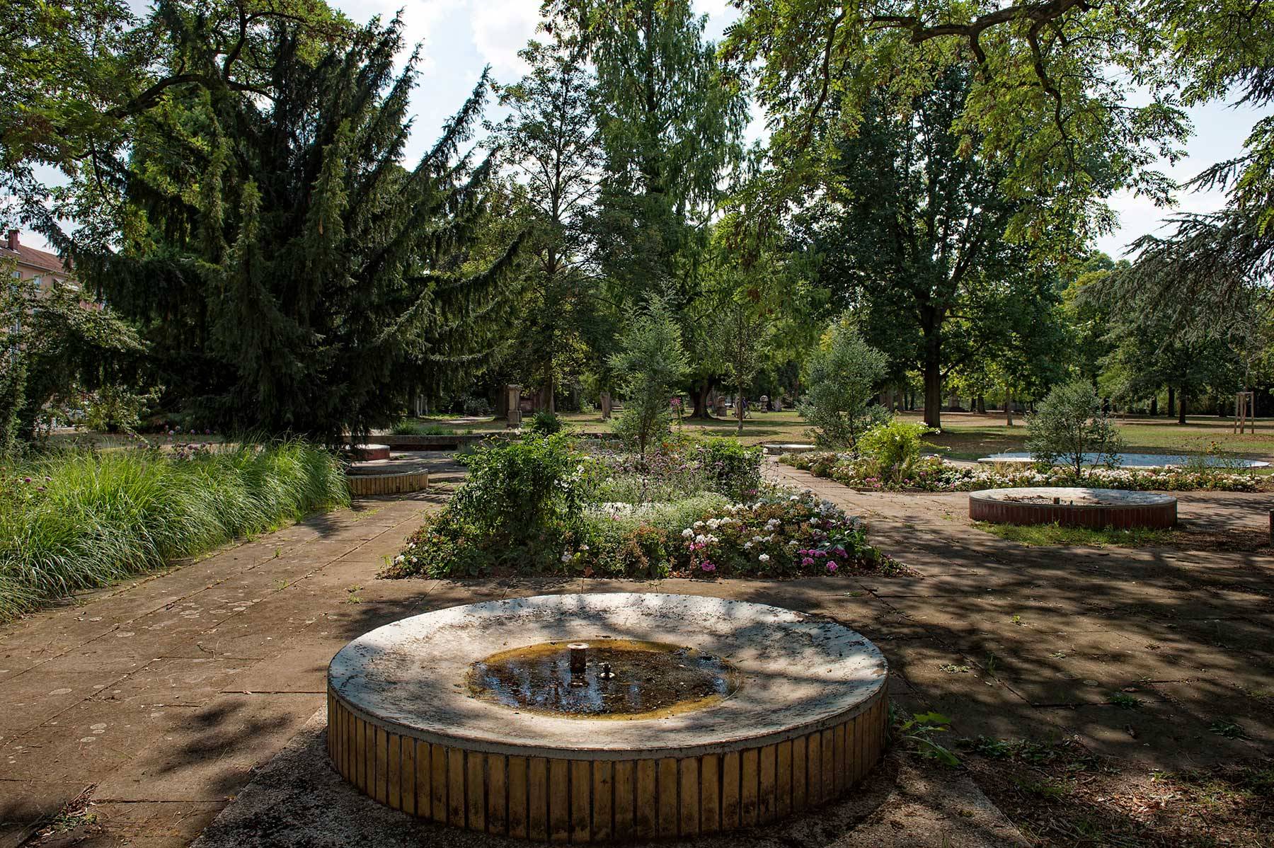 Wasserspiele und Brunnen für das Leben